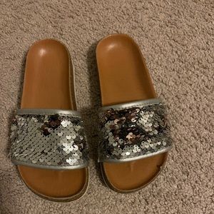 Girls Gap Silver Flip Sequins Slide-on Sandals. Size 12.